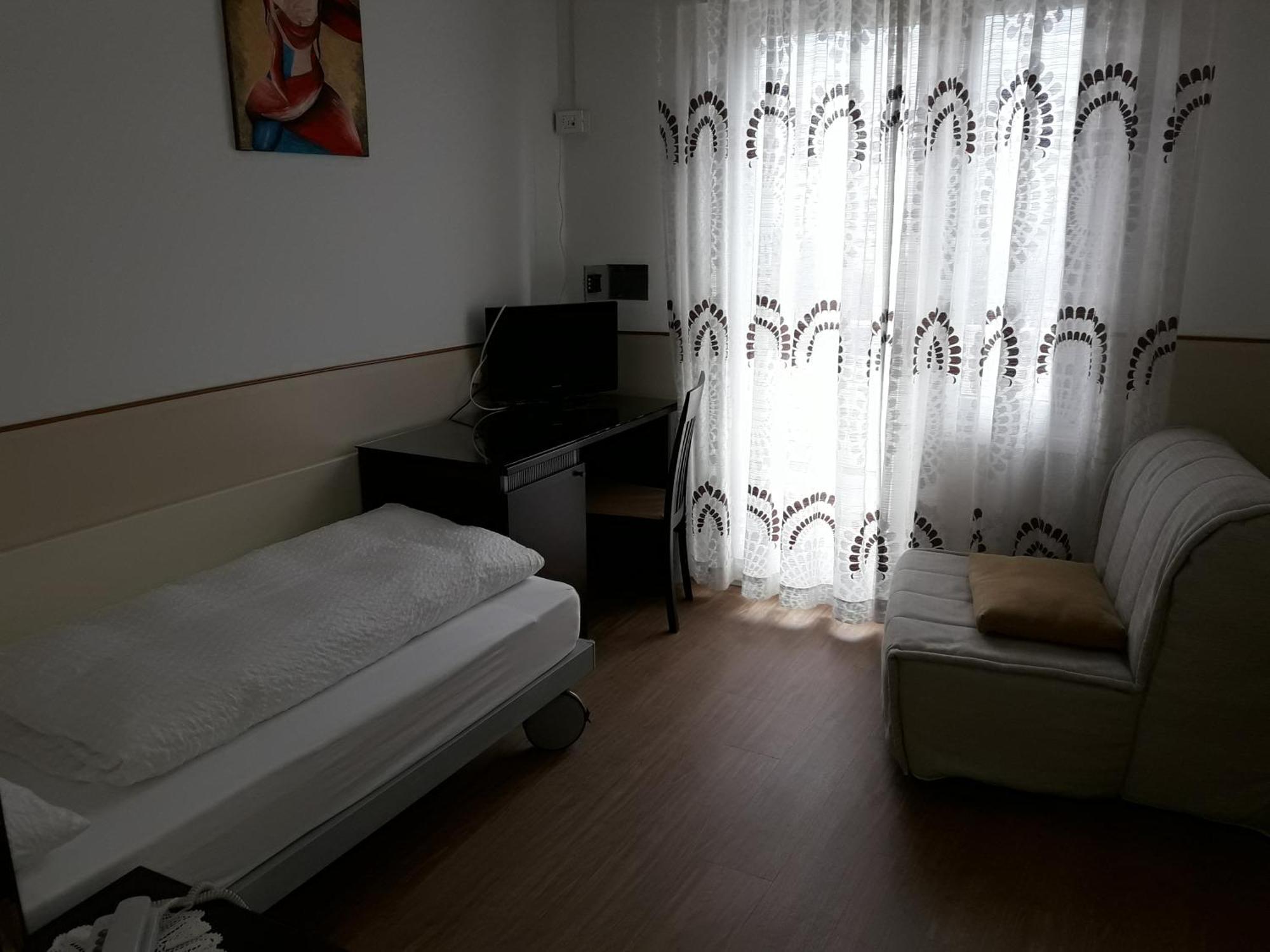 Hotel Lux Мерано Номер фото