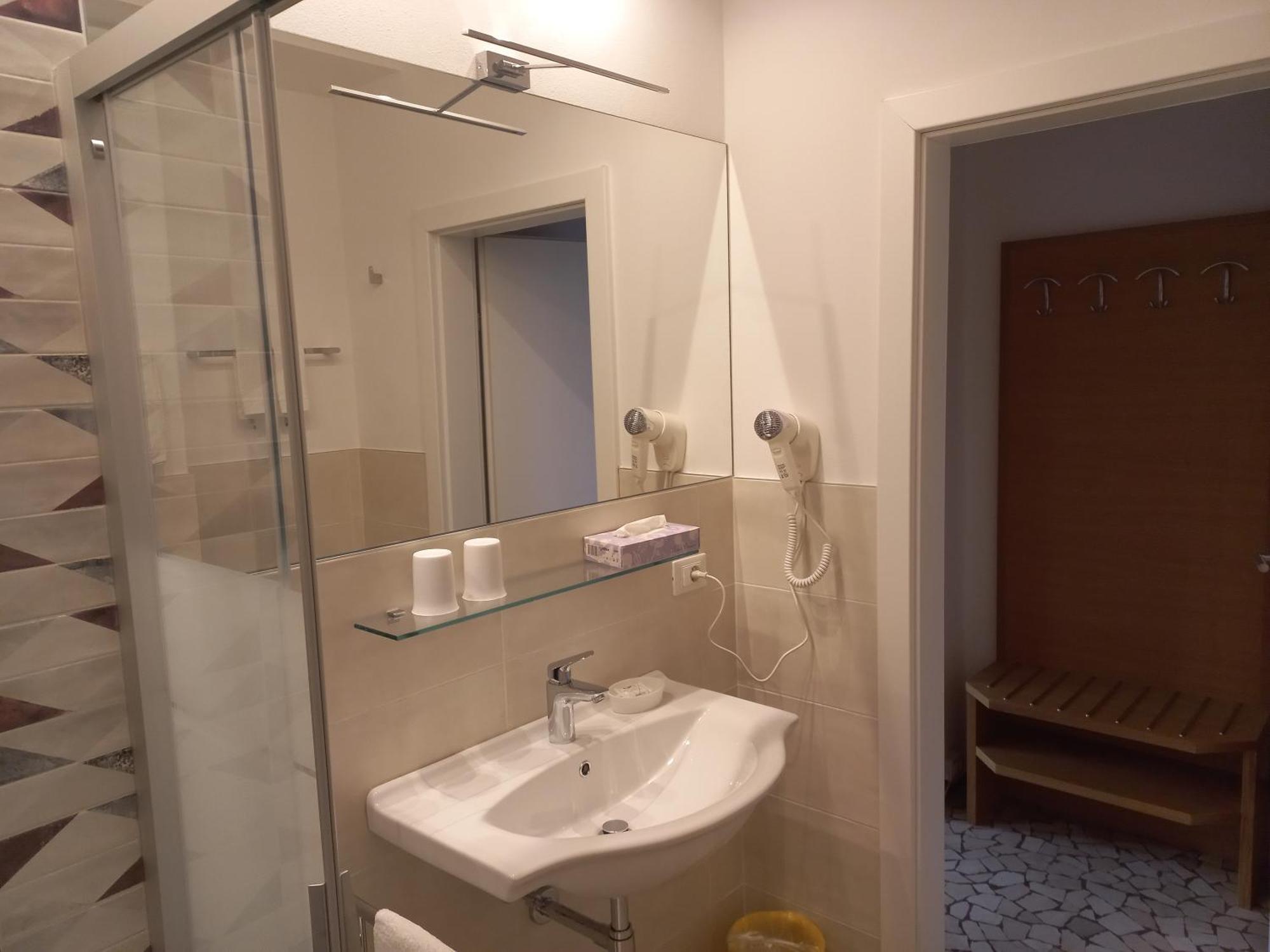 Hotel Lux Мерано Номер фото