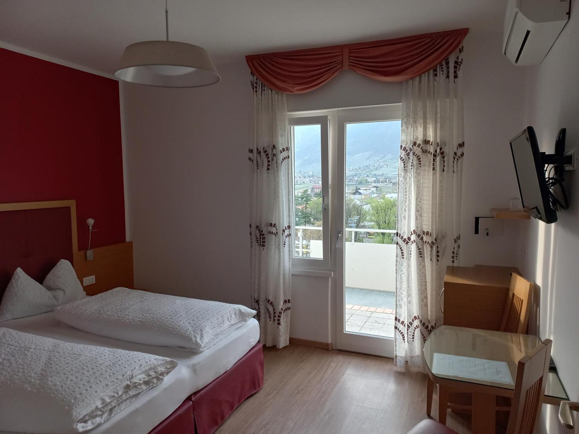 Hotel Lux Мерано Номер фото